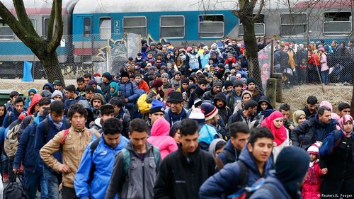Austria adopts tough refugee laws  - ảnh 1
